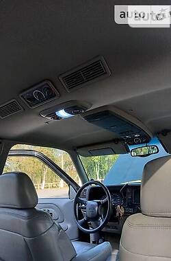 Внедорожник / Кроссовер Chevrolet Suburban 1999 в 