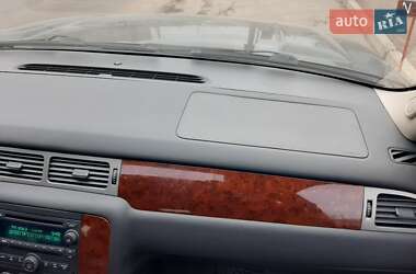 Позашляховик / Кросовер Chevrolet Suburban 2012 в Одесі