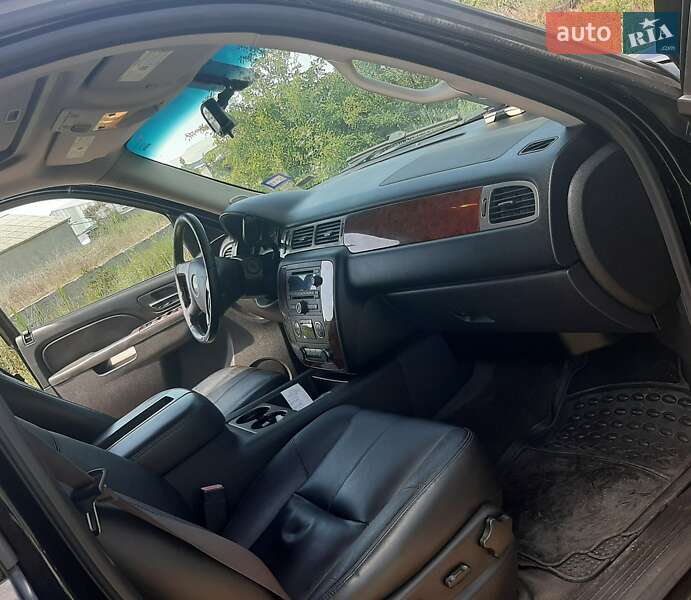 Позашляховик / Кросовер Chevrolet Suburban 2012 в Одесі