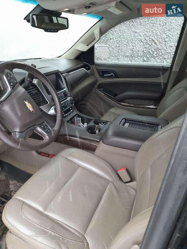 Позашляховик / Кросовер Chevrolet Suburban 2017 в Рівному