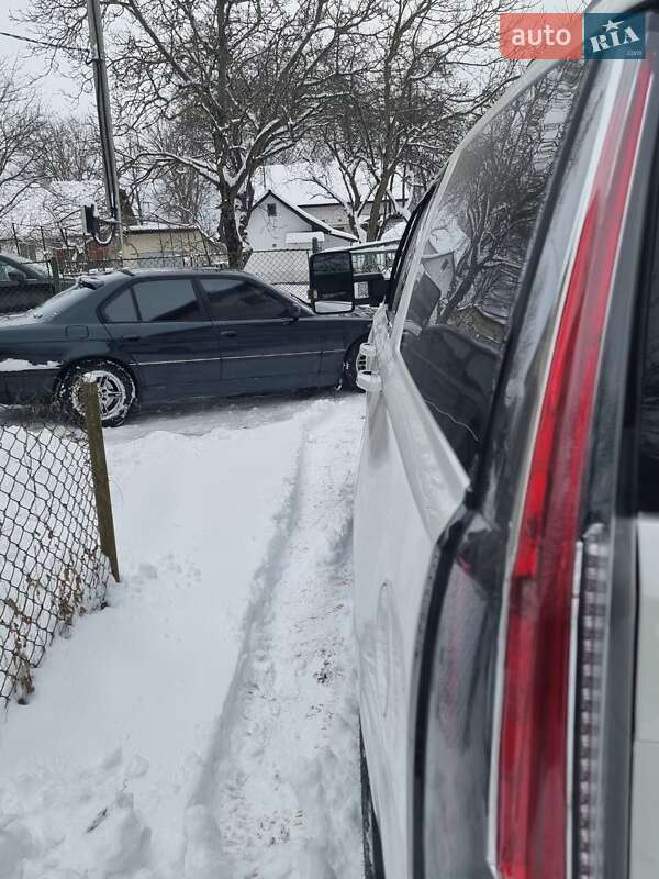 Внедорожник / Кроссовер Chevrolet Suburban 2017 в Киеве фото 12 Внедорожник / Кроссовер Chevrolet Suburban 2017 в Киеве