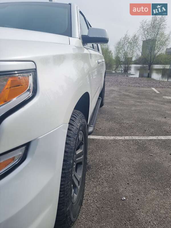 Внедорожник / Кроссовер Chevrolet Suburban 2017 в Киеве фото 35 Внедорожник / Кроссовер Chevrolet Suburban 2017 в Киеве