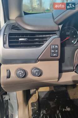 Внедорожник / Кроссовер Chevrolet Suburban 2017 в Киеве