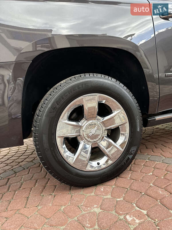 Внедорожник / Кроссовер Chevrolet Suburban 2015 в Калуше