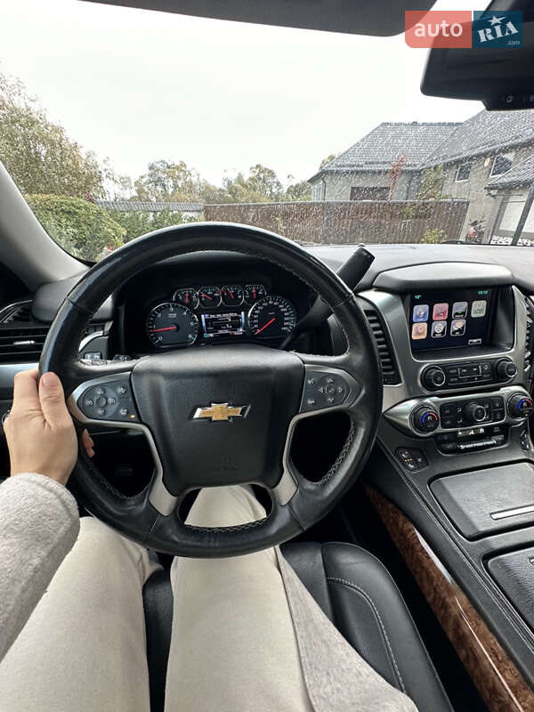 Внедорожник / Кроссовер Chevrolet Suburban 2015 в Калуше