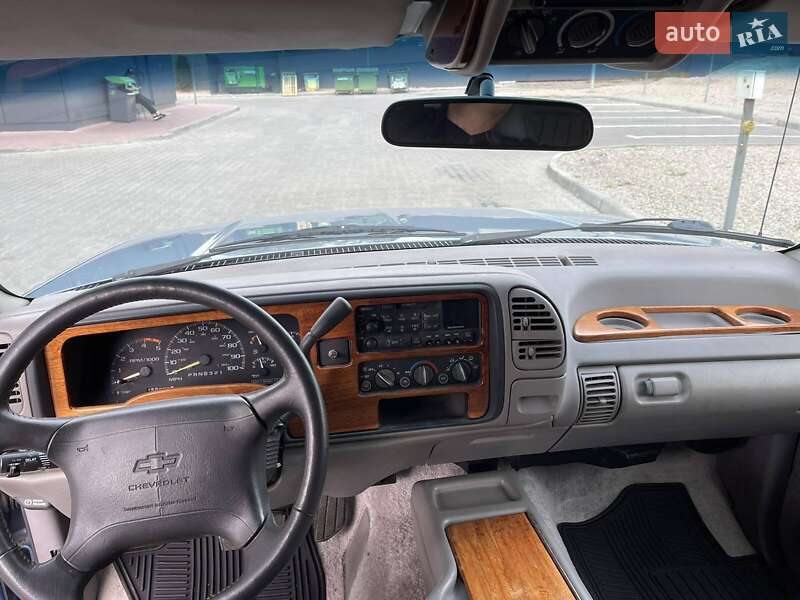 Позашляховик / Кросовер Chevrolet Suburban 1994 в Одесі