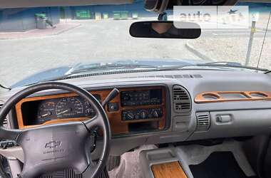Позашляховик / Кросовер Chevrolet Suburban 1994 в Одесі