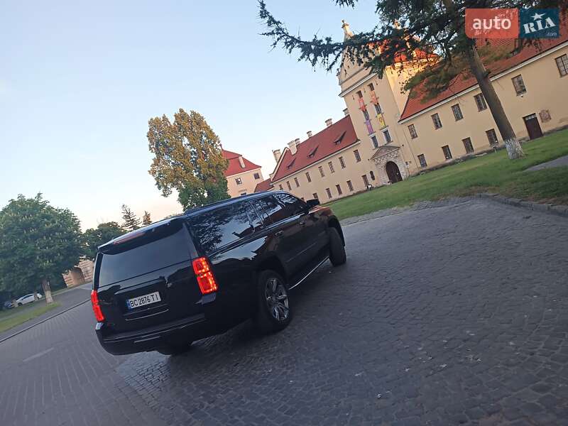 Позашляховик / Кросовер Chevrolet Suburban 2015 в Львові