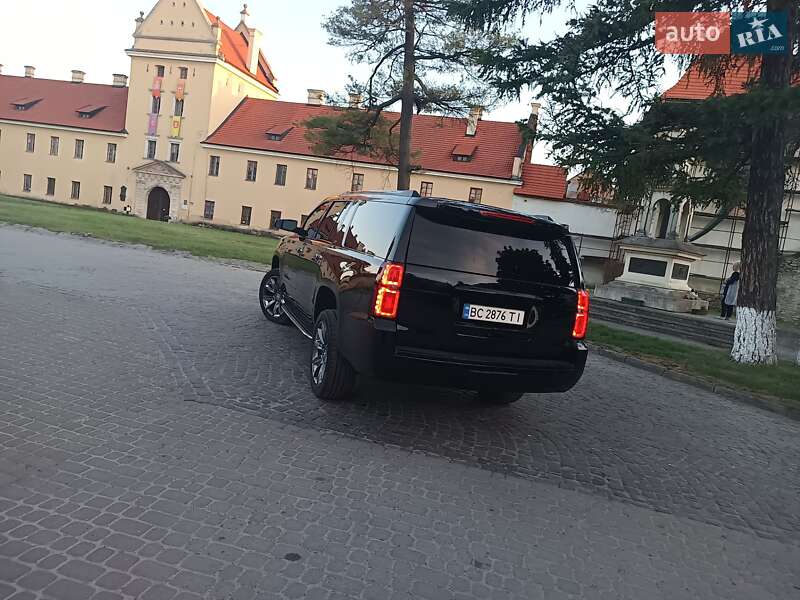 Позашляховик / Кросовер Chevrolet Suburban 2015 в Львові
