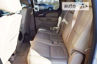 Внедорожник / Кроссовер Chevrolet Suburban 2013 в Киеве