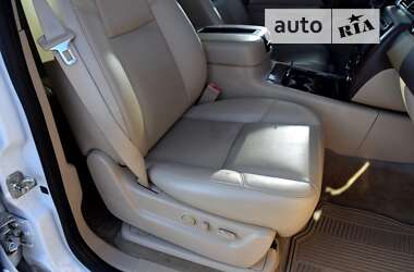 Внедорожник / Кроссовер Chevrolet Suburban 2013 в Киеве