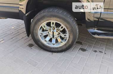 Позашляховик / Кросовер Chevrolet Suburban 1995 в 
