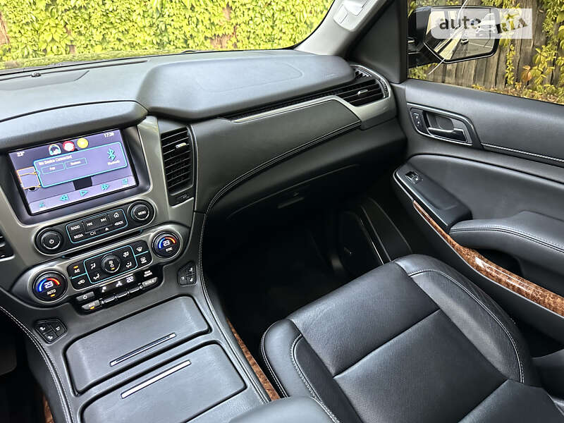 Позашляховик / Кросовер Chevrolet Suburban 2014 в Дніпрі