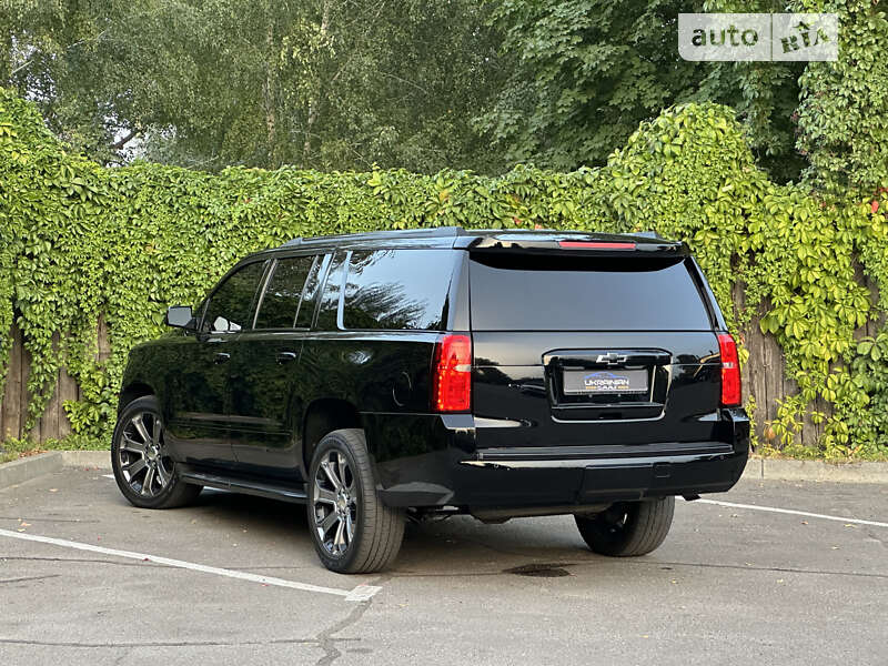 Позашляховик / Кросовер Chevrolet Suburban 2014 в Дніпрі