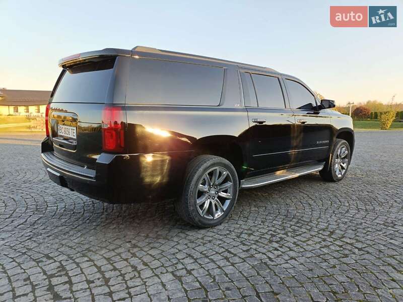 Позашляховик / Кросовер Chevrolet Suburban 2015 в Львові
