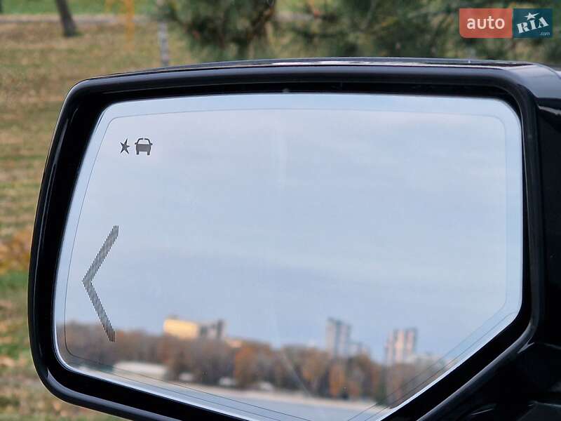 Внедорожник / Кроссовер Chevrolet Suburban 2018 в Киеве