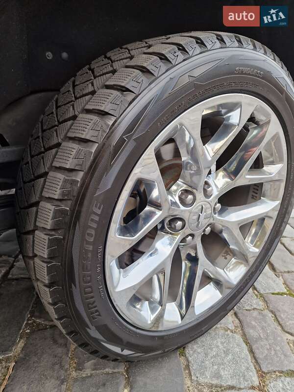 Внедорожник / Кроссовер Chevrolet Suburban 2018 в Киеве