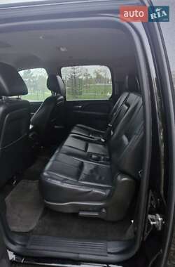 Позашляховик / Кросовер Chevrolet Suburban 2013 в 