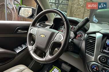 Позашляховик / Кросовер Chevrolet Suburban 2015 в Києві