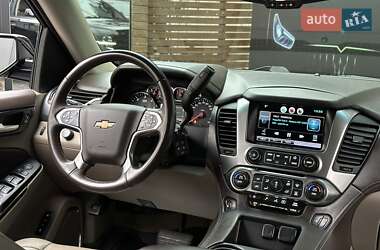 Позашляховик / Кросовер Chevrolet Suburban 2015 в Києві