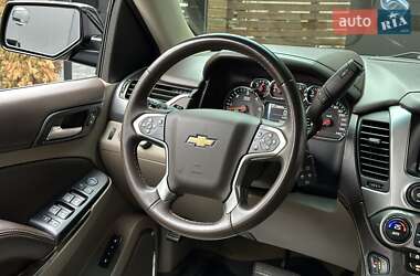 Позашляховик / Кросовер Chevrolet Suburban 2015 в Києві