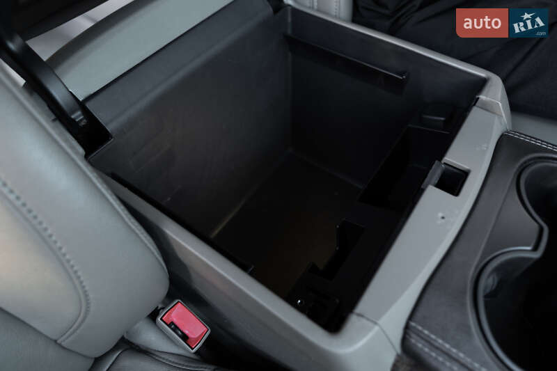 Позашляховик / Кросовер Chevrolet Suburban 2015 в Києві