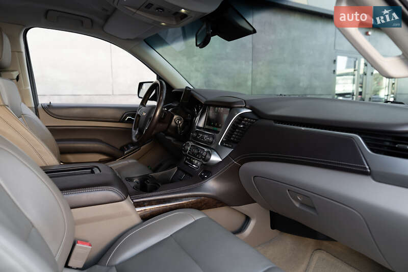 Позашляховик / Кросовер Chevrolet Suburban 2015 в Києві