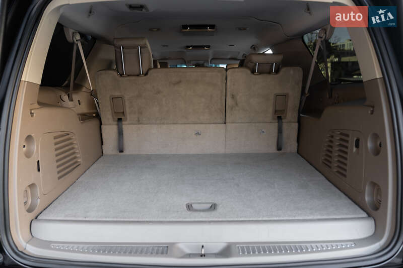 Позашляховик / Кросовер Chevrolet Suburban 2015 в Києві