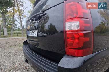 Позашляховик / Кросовер Chevrolet Suburban 2013 в 