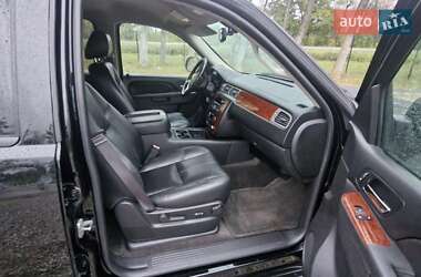 Позашляховик / Кросовер Chevrolet Suburban 2013 в 