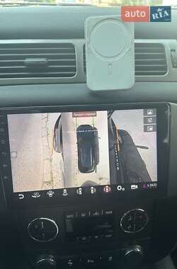 Позашляховик / Кросовер Chevrolet Suburban 2012 в Одесі