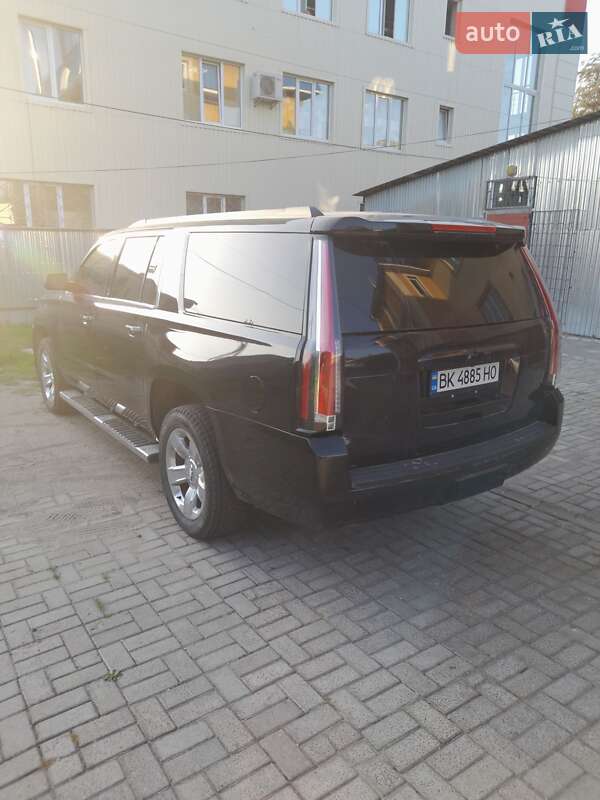 Позашляховик / Кросовер Chevrolet Suburban 2017 в Рівному