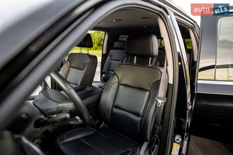 Позашляховик / Кросовер Chevrolet Suburban 2018 в Києві
