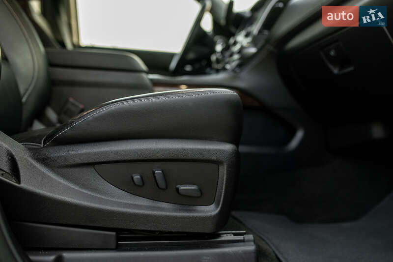 Позашляховик / Кросовер Chevrolet Suburban 2018 в Києві