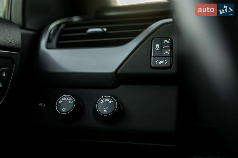 Позашляховик / Кросовер Chevrolet Suburban 2018 в Києві