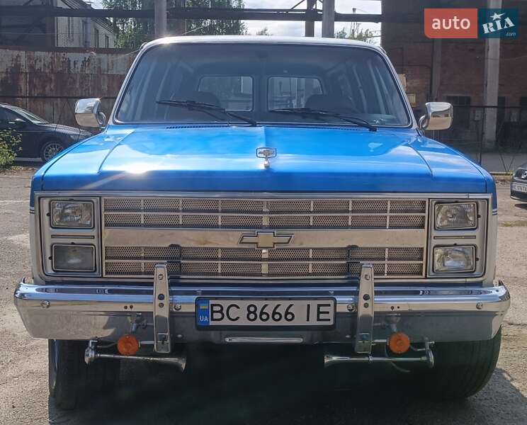 Chevrolet Suburban 1985