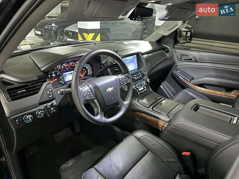 Внедорожник / Кроссовер Chevrolet Suburban 2014 в Днепре