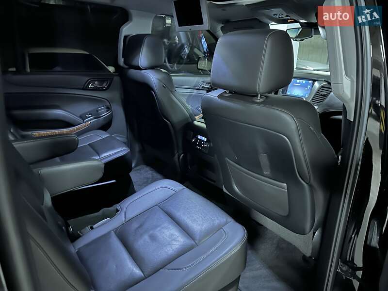 Внедорожник / Кроссовер Chevrolet Suburban 2014 в Днепре