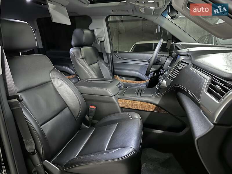 Внедорожник / Кроссовер Chevrolet Suburban 2014 в Днепре