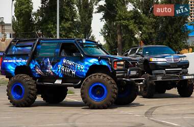Внедорожник / Кроссовер Chevrolet Suburban 1994 в 