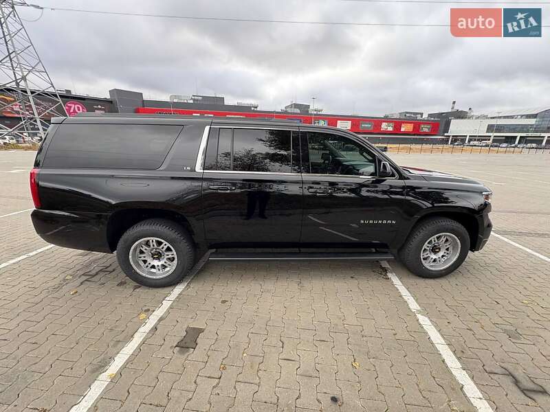 Внедорожник / Кроссовер Chevrolet Suburban 2016 в Киеве фото 3 Внедорожник / Кроссовер Chevrolet Suburban 2016 в Киеве