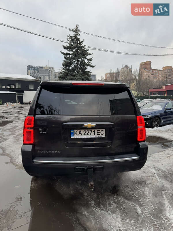 Внедорожник / Кроссовер Chevrolet Suburban 2016 в Киеве