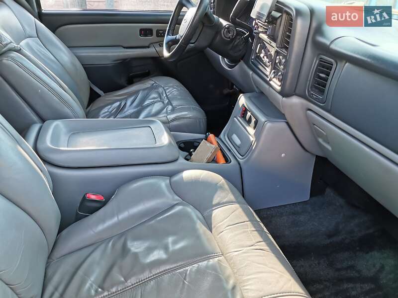 Позашляховик / Кросовер Chevrolet Tahoe 2000 в Києві