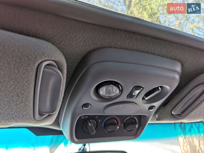 Позашляховик / Кросовер Chevrolet Tahoe 2000 в Києві