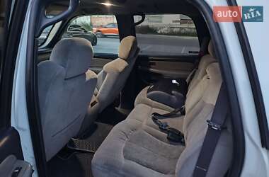 Внедорожник / Кроссовер Chevrolet Tahoe 2001 в 