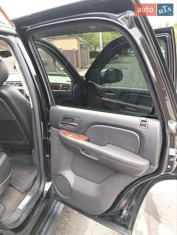 Внедорожник / Кроссовер Chevrolet Tahoe 2011 в Киеве
