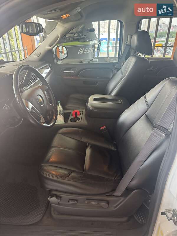Позашляховик / Кросовер Chevrolet Tahoe 2012 в Києві