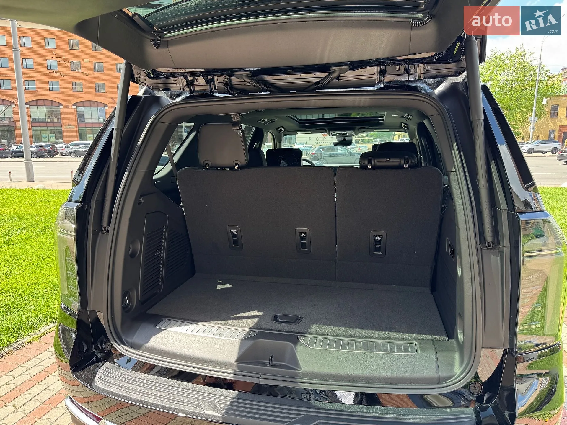 2026 Chevrolet Tahoe - мініатюра 19