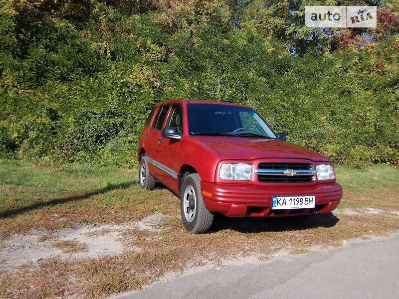 Позашляховик / Кросовер Chevrolet Tracker 2000 в Києві