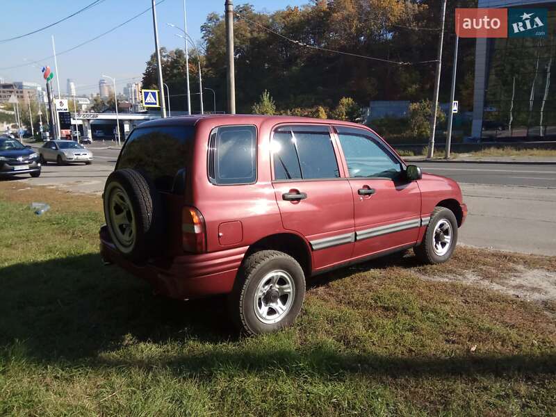 Внедорожник / Кроссовер Chevrolet Tracker 2000 в Киеве